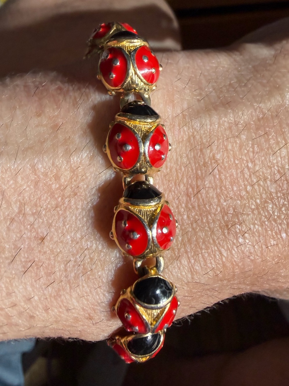 Vintage Trifari Gold Tone Red Black Enamel Ladybug Link Bracelet Size 8”